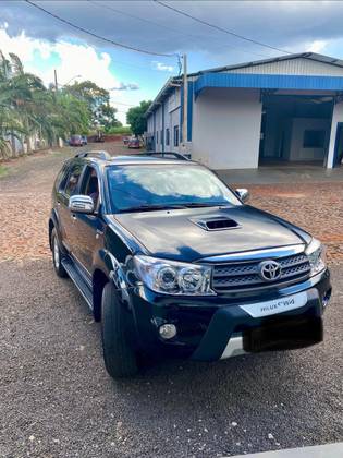 TOYOTA HILUX SW4 3.0 SRV 4X4 7 LUGARES 16V TURBO INTERCOOLER DIESEL 4P AUTOMÁTICO TOYOTA HILUX SW4 3.0 SRV 4X4 7 LUGARES 16V TURBO INTERCOOLER DIESEL 4P AUTOMÁTICO